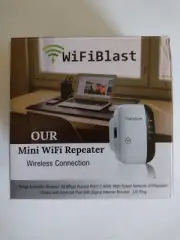 WIFI BLAST ~ MINI WIFI REPEATER ~ WIRELESS CONNECTION - 300Mbps , 2.4GHz NIB