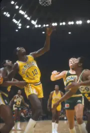 Larry Smith of the Golden State Warriors1980's Basketball photo 1