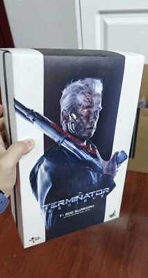 HOTTOYS Terminator T-800 Arnold Schwarzenegger 1/6 Action Figure Elder Version