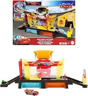 Mattel Disney Pixar Cars Color Changers Car Wash Playset with Color Changing Lightning McQueen Toy Vehicle, 20-Inches Long, Connects to Other Sets