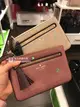 咩兒美國代購💕Kate Spade 荔枝皮革中版手拿包 （杏色/乾燥玫瑰色）👉可放iphone plus 手機