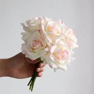 北歐假花花束手感保濕玫瑰花仿真花高端結婚新娘手捧帶花瓶花藝擺