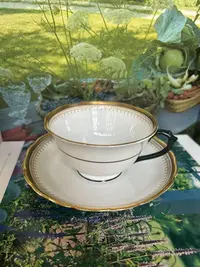 在飛比找Yahoo!奇摩拍賣優惠-Tuscan托斯卡納1920年白釉金邊黑色茶杯手柄杯碟