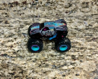 Spin Master Monster Jam NITRO NEON MAX-D Truck 1:64 New