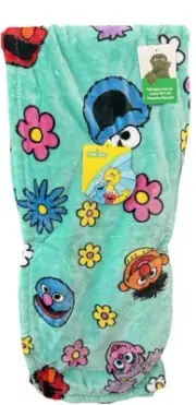 KIDS PLUSH COLORFUL SESAME STREET THROW BLANKET W/FLOWERS, ELMO & FRIENDS NEW