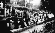 Crowd at Hepburn mineral springs Hepburn Springs Victoria 1936 OLD PHOTO