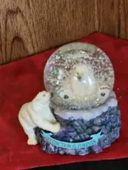 5052. NEW SEA WORLD 3D POLAR BEAR SNOW GLOBE "EXTINCTION IS FOR EVER" 6.5"