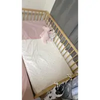 在飛比找蝦皮購物優惠-「二手」ikea 嬰兒床+床墊+保潔墊+床包（3款）/ 6件