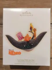Hallmark Ornament 2009 Disney - Learning With Mr Ray QXD2102