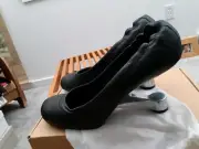 United Nude - museum collectors pair of women's shoes size 39 never worn!