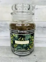 Yankee Candle Mistletoe Original Black Band Large 22 oz. - 110-150 Hours