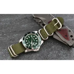 OMAX歐馬仕尚勞利仕名款綠水鬼submarine造型不鏽鋼製石英錶～綠色 nato錶帶