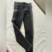 New with tags. Off-line by AERIE. High-rise seven eights leggings. Small.