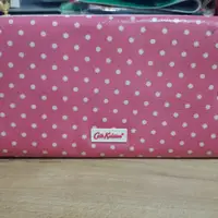 在飛比找蝦皮購物優惠-Cath Kidston點點護照夾