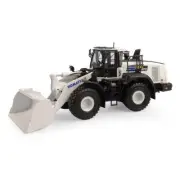 Komatsu WA475-10 Wheel Loader - White - Universal Hobbies 1:50 Scale #UH8182 New