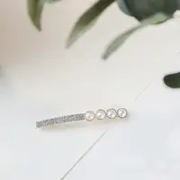 在飛比找momo購物網優惠-【ZANZAN 冉冉】金屬鑲邊珍珠髮夾
