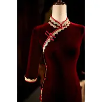 在飛比找Yahoo!奇摩拍賣優惠-冬季媽媽裝婚宴旗袍紅色喜婆婆結婚禮服2023新款婚禮絲絨長袖