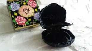 二手🐾 專櫃正品 ANNA SUI 安娜蘇 黑色薔薇雙層粉餅盒（圓）