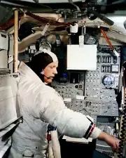 NEIL ARMSTRONG APOLLO 11 ASTRONAUT IN SIMULATOR - 8X10 NASA PHOTO (ZZ-758)