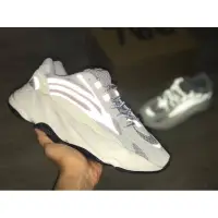 在飛比找蝦皮購物優惠-Adidas YEEZY BOOST 700 V2 CREA