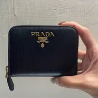 在飛比找PopChill優惠-[二手] PRADA 拉鍊零錢包