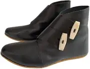 [Generic] Handmade Medieval Leather Roman Shoes – Authentic Renaissance Ankle Boots with Button Closure – Natural Leather Costume Footwear