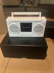 WHITE BUMPBOXX MICROBOOM WEARABLE BLUETOOTH SPEAKER BOOMBOX