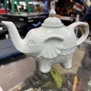 BIA Cordon Bleu White Porcelain Ceramic Elephant Teapot 28 oz 9x6" EUC