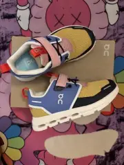 Brand New OnCloud "Cloud Play" Big Kids Size 2.5Y Unisex Ultramarine/ Zephyr