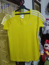 在飛比找Yahoo!奇摩拍賣優惠-ADIDAS 女 休閒 黃色 運動衫 短袖 XL 排汗衫 4