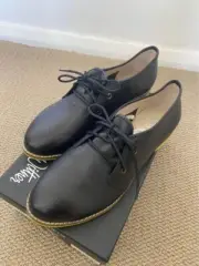 Wittner: Black leather lace up dress shoes size EU40 (Women's 8.5 or Men's 6.5)