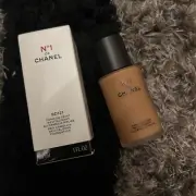 Chanel No.1 de CHANEL Red Camelia Revitalizing Foundation BD121 New