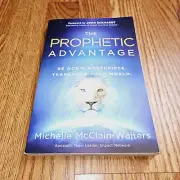 Prophetic Advantage: Be God's Mouthpiece. Transform Your World. by Michelle McCl