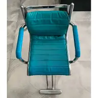 在飛比找蝦皮購物優惠-二手美髮椅可以360度迴轉以及升降油壓