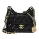 CHANEL AS3710 Hobo Bag 經典雙C LOGO亮面牛皮斜背流浪包.黑