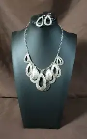 Paparazzi Teardrop Tempest Silver Necklace And Earrings