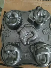 Nordic Ware Hungry Animals Cake & Ice Cream Pan