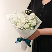 在飛比找momo購物網優惠-【玉屋TAMAYA】經典白玫瑰花束 8朵(情人節 鮮花 開幕