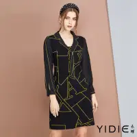 在飛比找momo購物網優惠-【YIDIE 衣蝶】字母A領巾造型短洋裝-黑