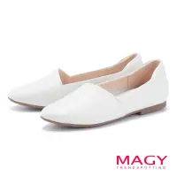 在飛比找momo購物網優惠-【MAGY】樂活真皮素面平底鞋(白色)