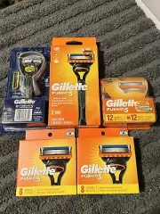 GILLETTE FUSION 5 LOT 32 CARTRIDGES 2 RAZOR HANDLES