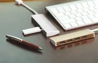 在飛比找Yahoo!奇摩拍賣優惠-USB 2.0 集線器 分線器 HUB 鋁合金 充電器 蘋果