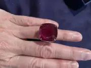 BNIB swarovski ring, Gold And Pink. Size 5