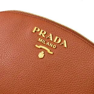 【PRADA 普拉達】經典浮雕LOGO小牛皮貝殼造型化妝包萬用包(橘棕)