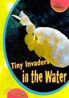 在飛比找三民網路書店優惠-Tiny Invaders in the Water