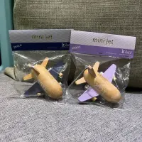 在飛比找蝦皮購物優惠-[全新］日本kiko+ mini jet 迴力木製飛機 藍色