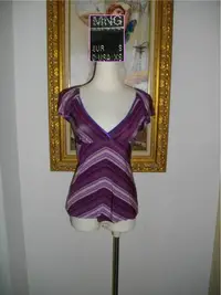 在飛比找Yahoo!奇摩拍賣優惠-kiki style*專櫃品牌MNG紫色漸層條紋性感V領荷葉