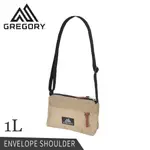 【GREGORY 美國 1L ENVELOPE SHOULDER斜背包《沙色》】125406/側背包/隨身包/單肩背包