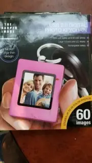 Sharper image usb 2.0 digital photo key chain