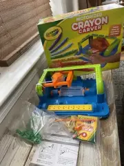 New In Box CRAYOLA CRAYON CARVER (Small Bit of Damage to Box)